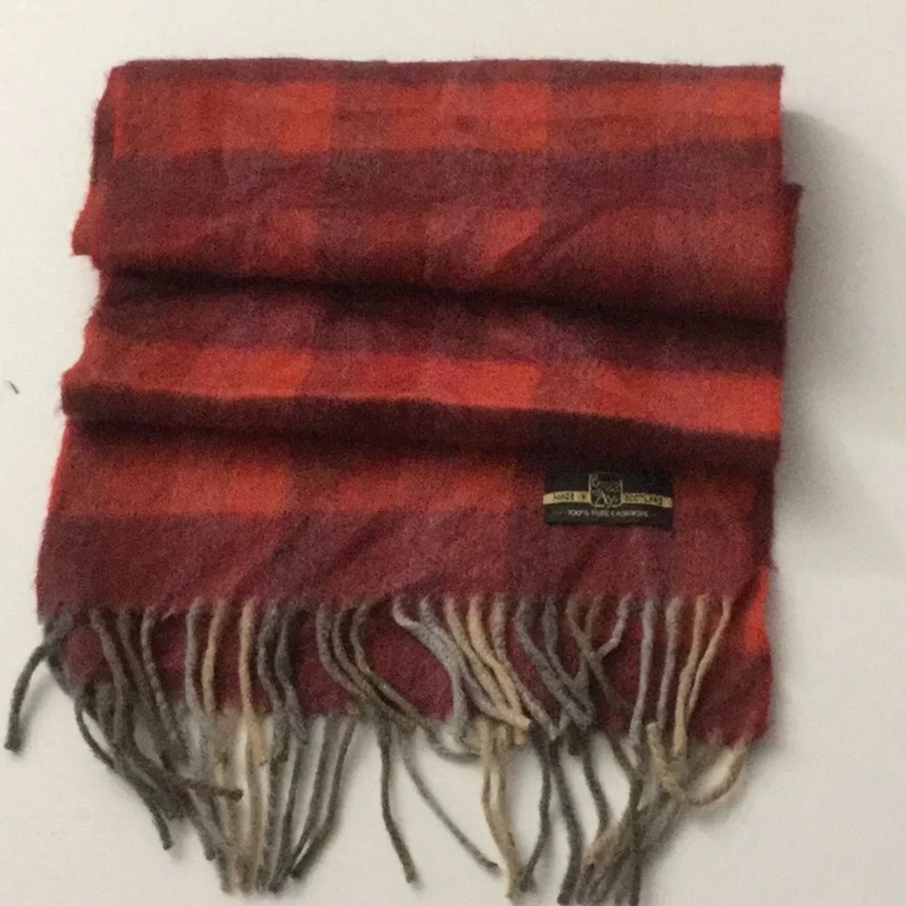 NWOT Scottish Cashmere Scarf Unisex Shades of Red